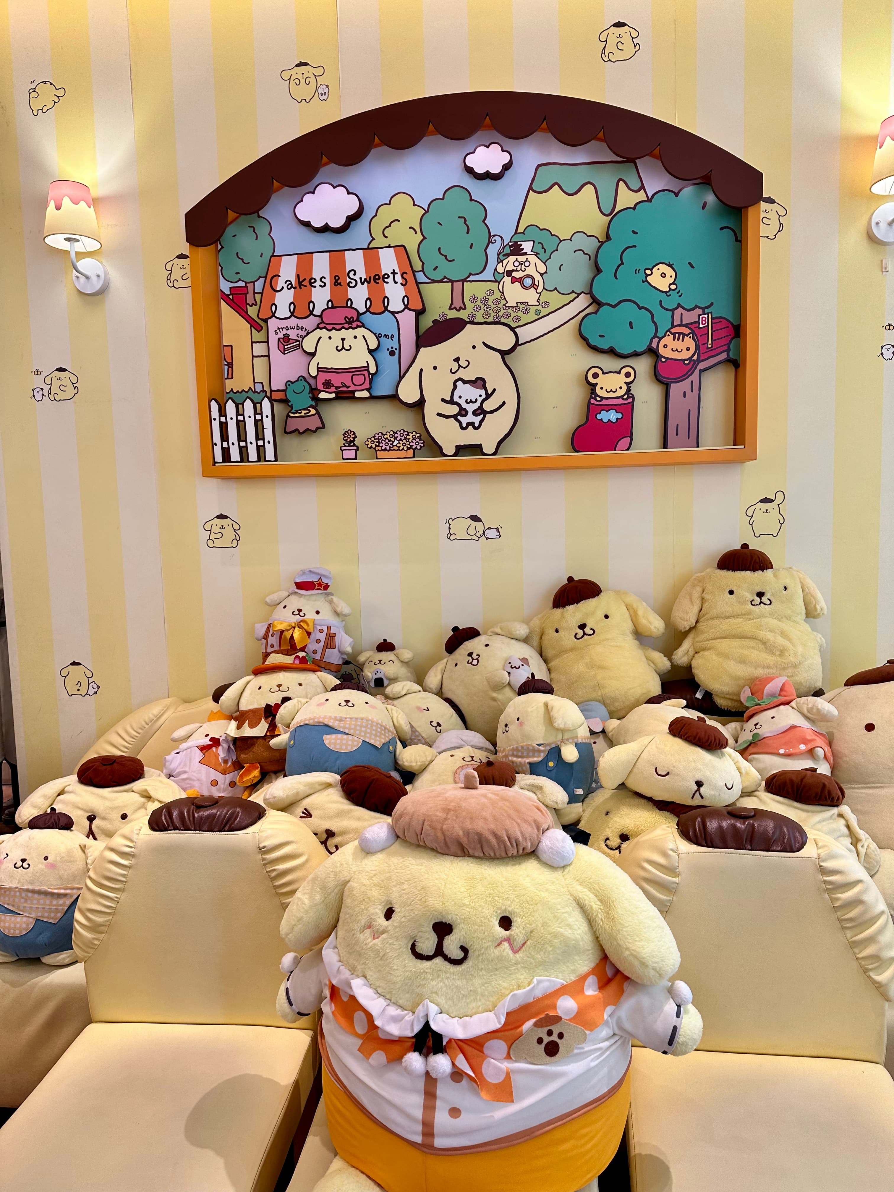 Pompompurin cafe